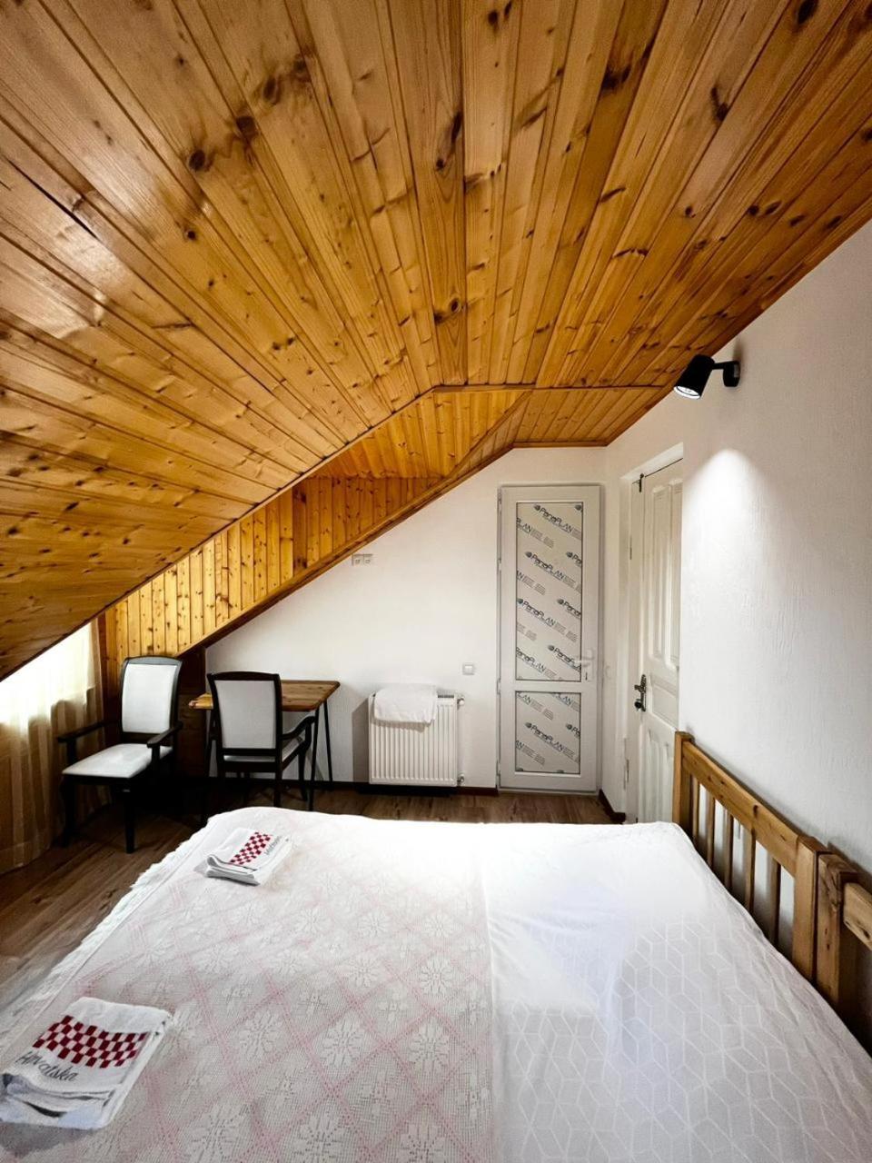 Nino & Irodi'S Guest House Kutaiszi Kültér fotó