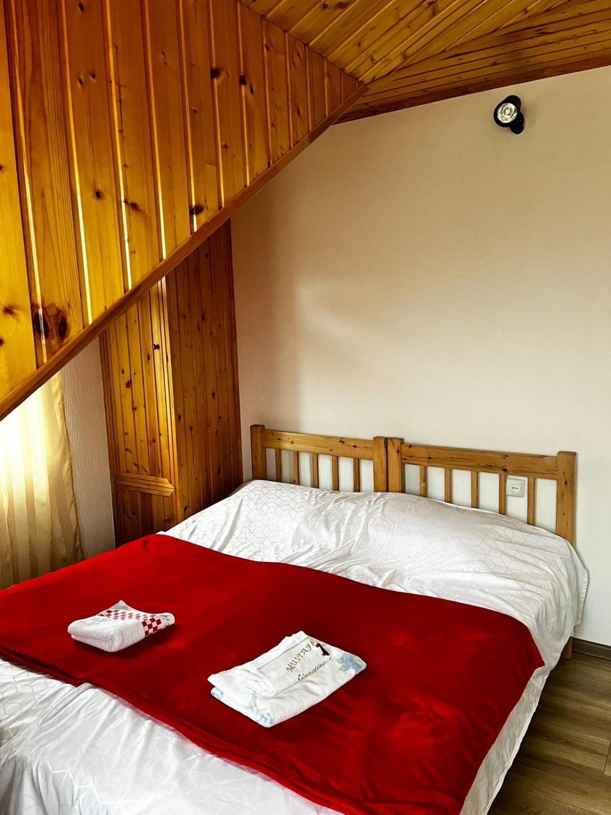 Nino & Irodi'S Guest House Kutaiszi Kültér fotó